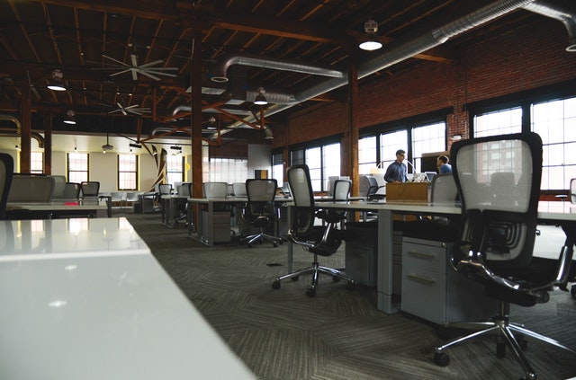 Read more about the article Benefits Of A Commercial Carpet Cleaning At Work